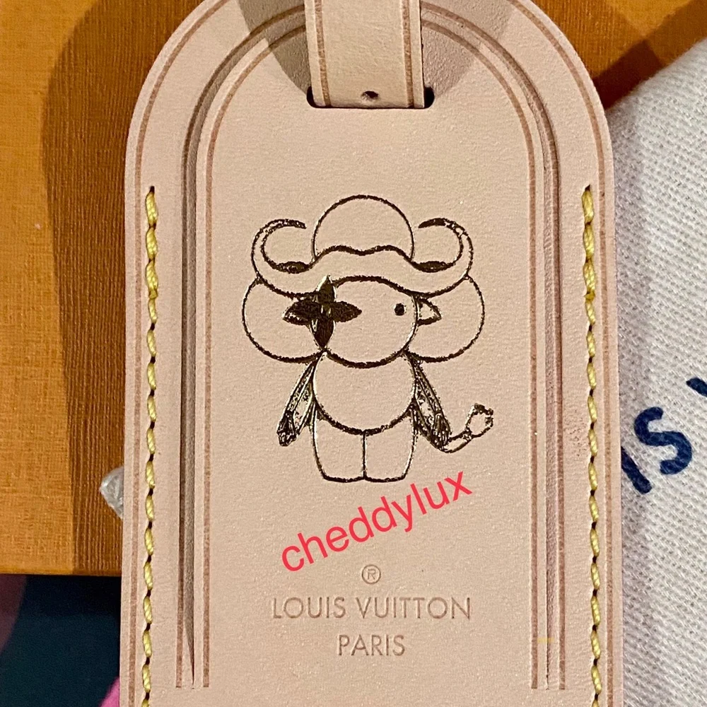 🧳✈️🪐Authentic Brand New Louis Vuitton Luggage Tag with Vivienne Stamp